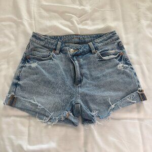 American Eagle Ripped Mom Shorts (Medium Denim Wash)